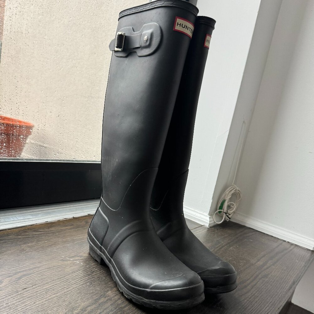 Classic black Hunter rain boots size 9